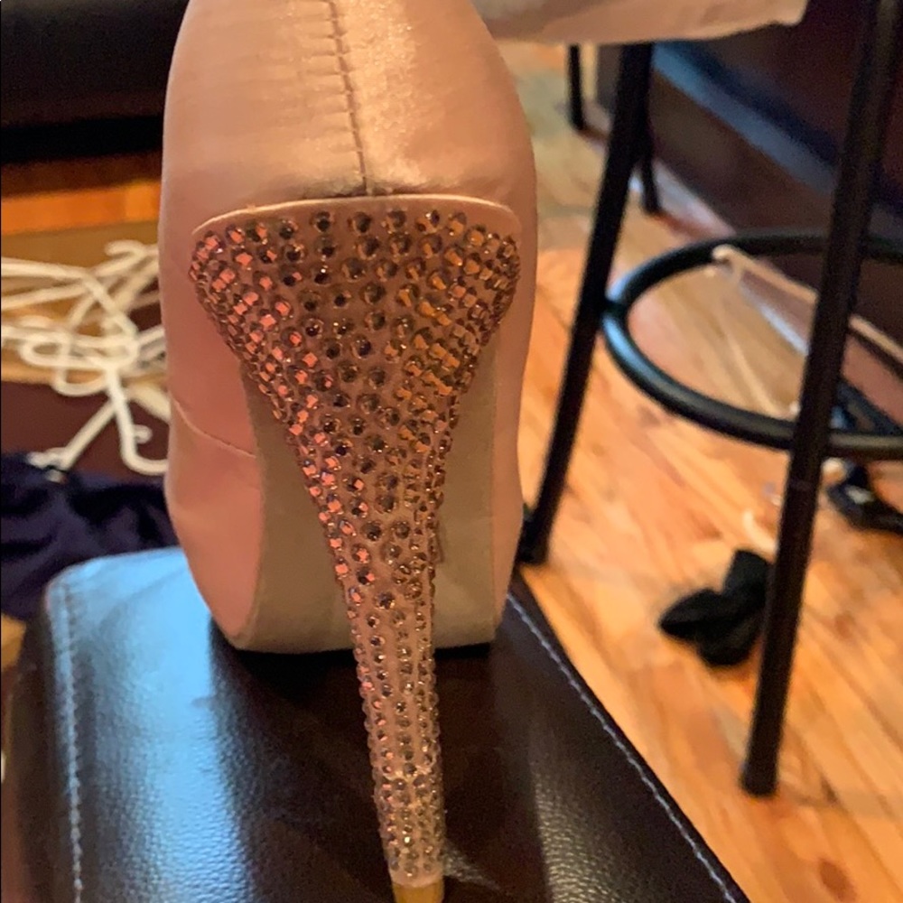 Heels - Picture 2 of 2